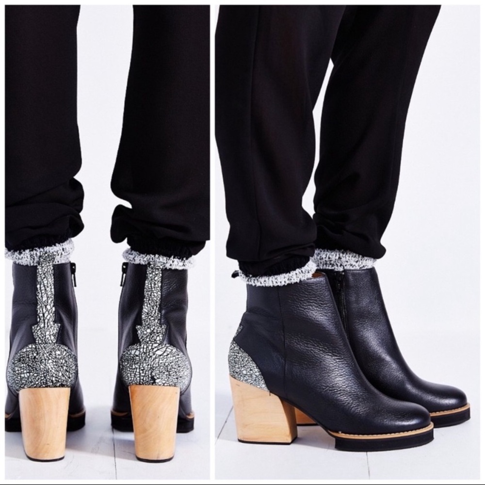 UO Urban Outfitters Xperimental Naoki Nin Black White Platform Ankle Booties